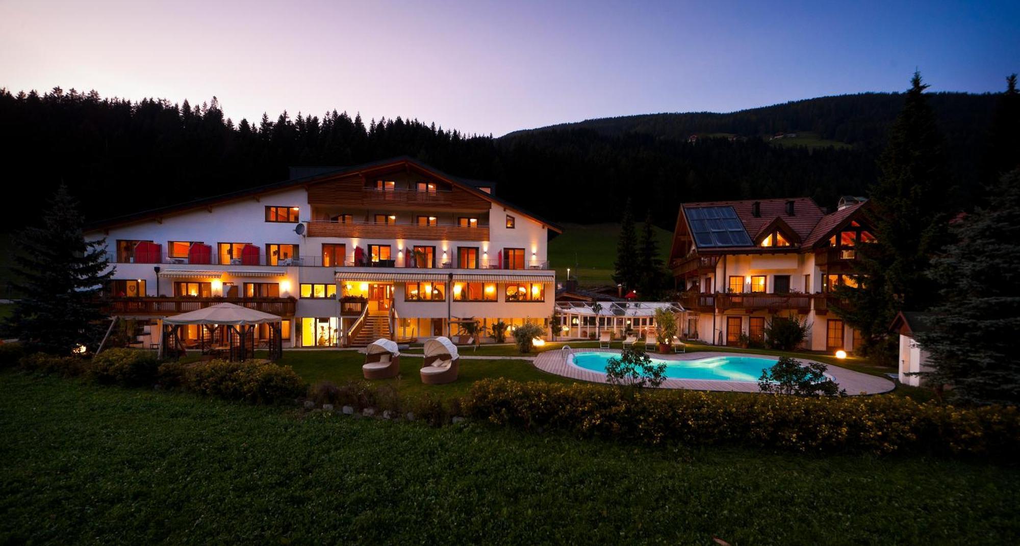 Helmhotel Сан-Кандидо Экстерьер фото