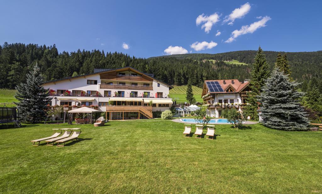 Helmhotel Сан-Кандидо Экстерьер фото